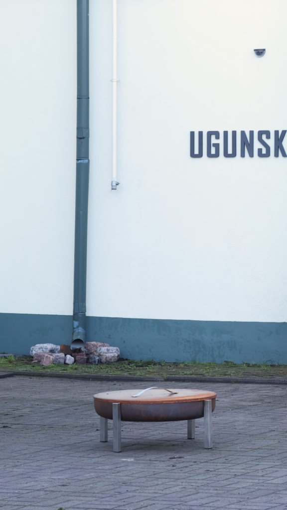 Amazon M4 ar Rūsējošu vāku
